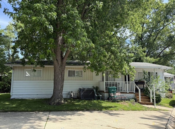 224 Big Peninsula Road, Elgin, IL 60123