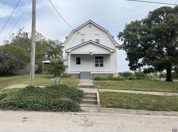 416 E 1st ST, Eskridge, KS 66423