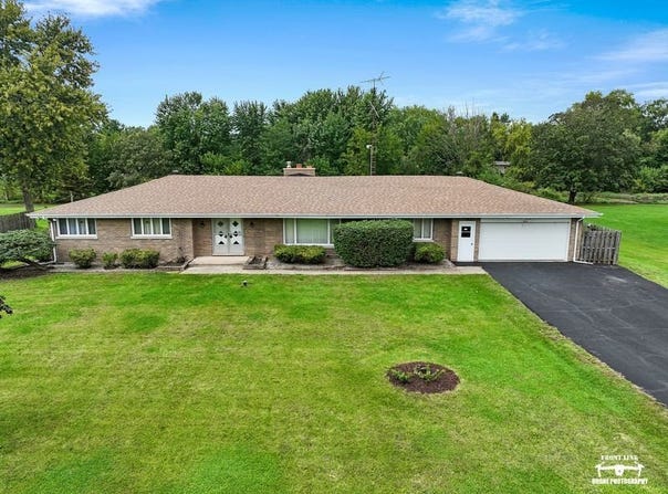 29 Brookside Lane, Bristol, IL 60512