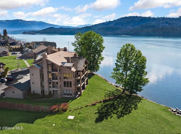 651 Dover Bay Parkway, Dover, ID 83825
