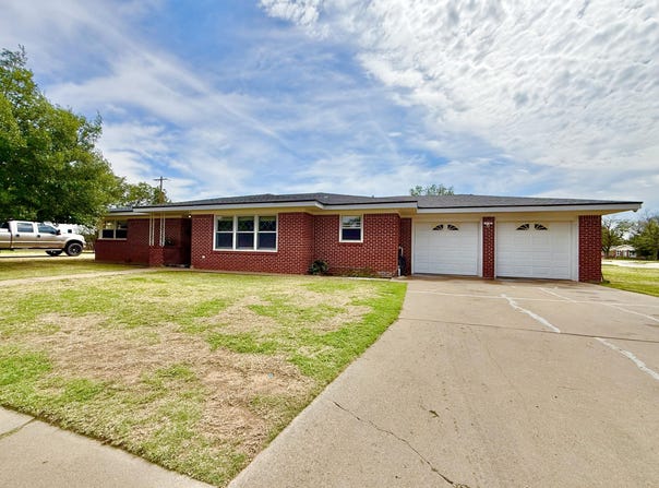 2107 W 18th, Plainview, TX 79072