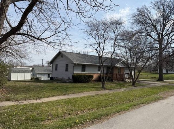 619 E 7th St, Cameron, MO 64429