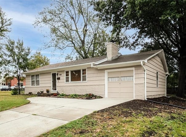 1025 E Elm Street, Olathe, KS 66061