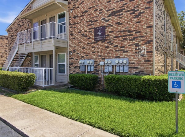 2200 E Trinity Mills Road, Carrollton, TX 75006