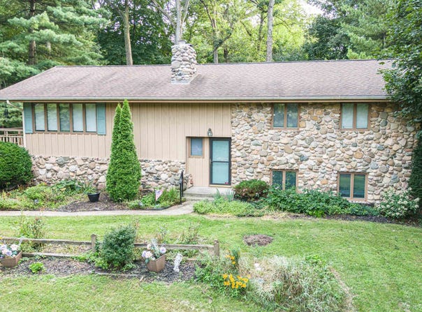 7901 Louella Drive, ROSCOE, IL 61073