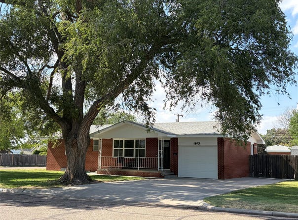 805 E Price Street, Garden City, KS 67846