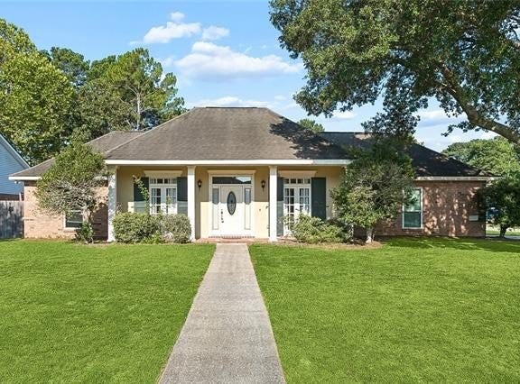 1933 MARLIN Drive, Mandeville, LA 70448