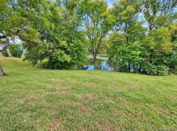 Lake Drive, Alton, IL 62002