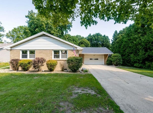 104 E Washington Drive, Leroy, IL 61752