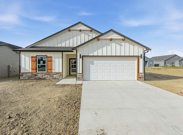 3560 E Bearsden St, Derby, KS 67037-7821