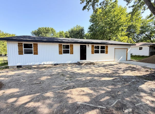 619 W Elm Street, Aurora, MO 65605