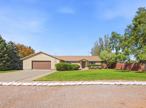 90 CENTER St, Meadow, UT 84644