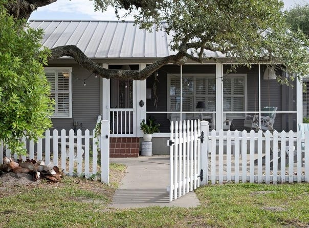 1302 E Cedar, ROCKPORT, TX 78382