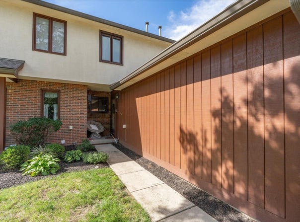 3153 Parkview Circle, Grove City, OH 43123