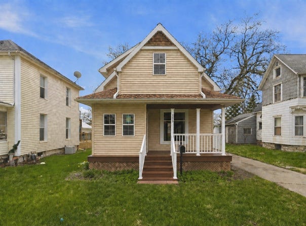 323 Douglas Avenue, Dixon, IL 61021