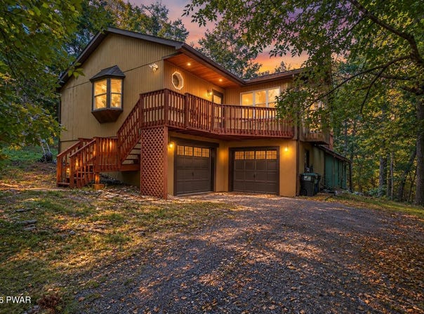 3132 Bear Road, Bushkill, PA 18324