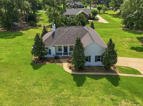 1382 NW Lakefront Drive, Cairo, GA 39828