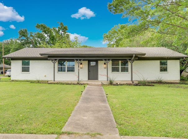 1104 Williamsburg Drive, Ennis, TX 75119