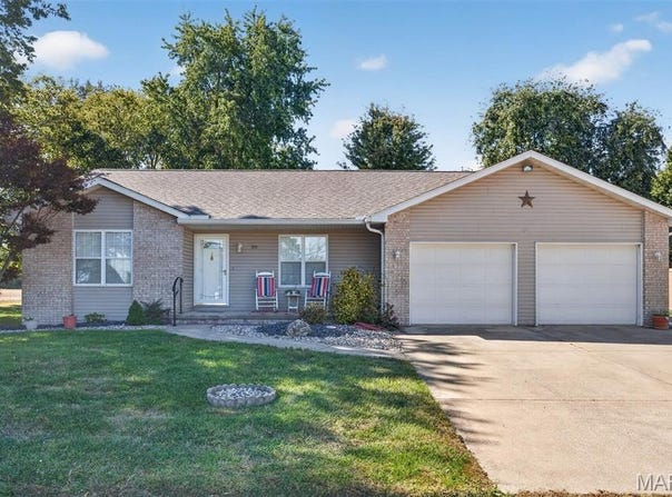 360 Courtland Drive, Highland, IL 62249