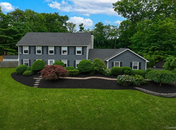2 Buckingham Meadow Road, East Setauket, NY 11733