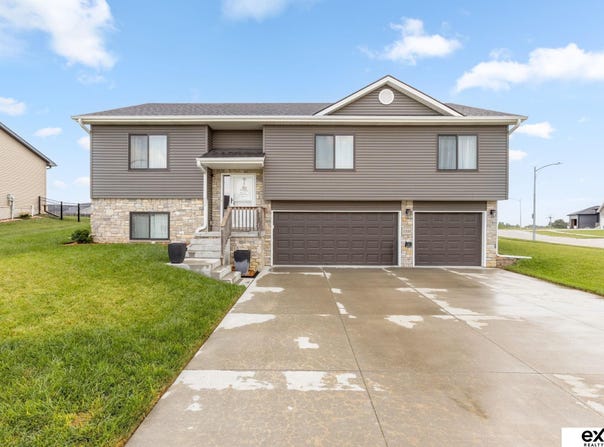 1321 Olivia Drive, Eagle, NE 68347