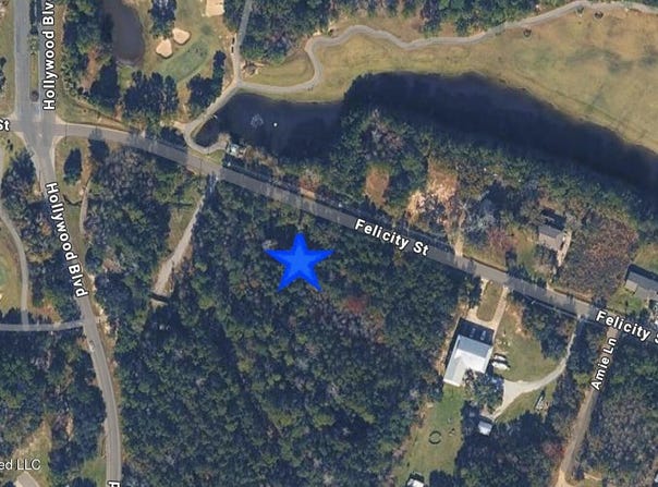 Felicity Street lot: 20, Bay Saint Louis, MS 39520