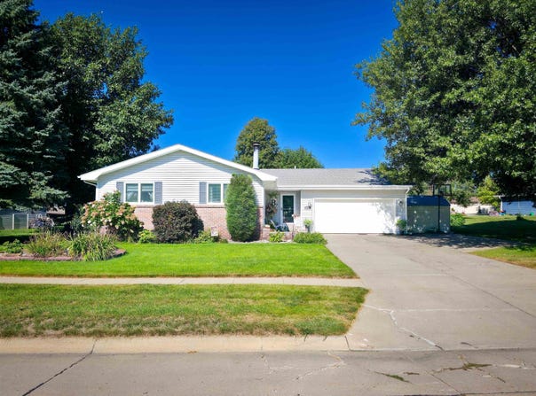 1707 E Berry Hill Dr, Norfolk, NE 68701