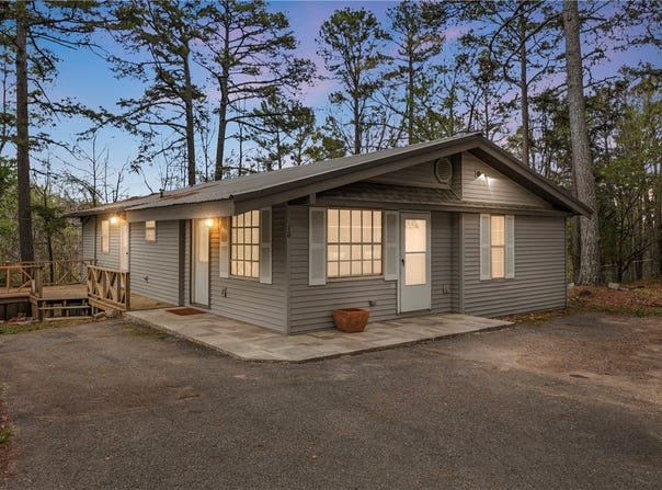 10 Forest Lane, Eureka Springs, AR 72632