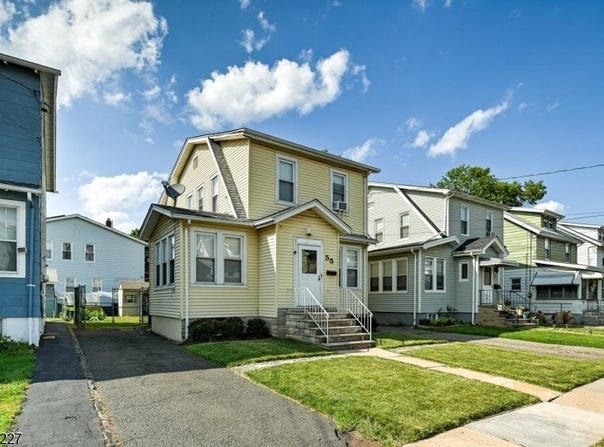 55 Coolidge St, Irvington Twp., NJ 07111-1107