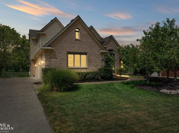 94 Ingram Drive, Troy, MI 48098
