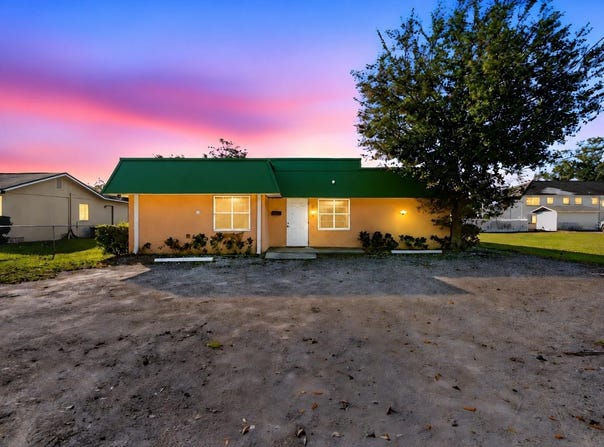 109 E ROBERTSON Street, BRANDON, FL 33511