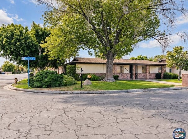 406 Terrace Cir, Brawley, CA 92227