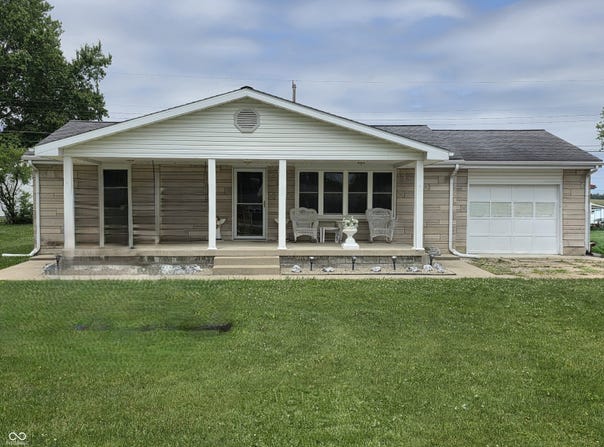 604 E Gatewood Drive, Westport, IN 47283