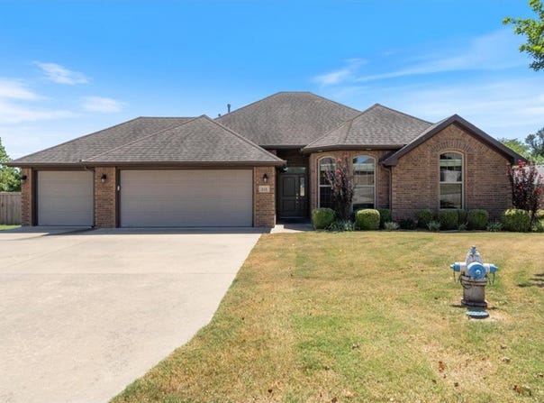 216 Callie Lane, Centerton, AR 72719