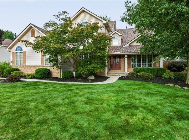 697 Cherry Valley Drive, Amherst, OH 44001