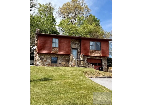 213 Hillcrest, BLUEFIELD, VA 24605