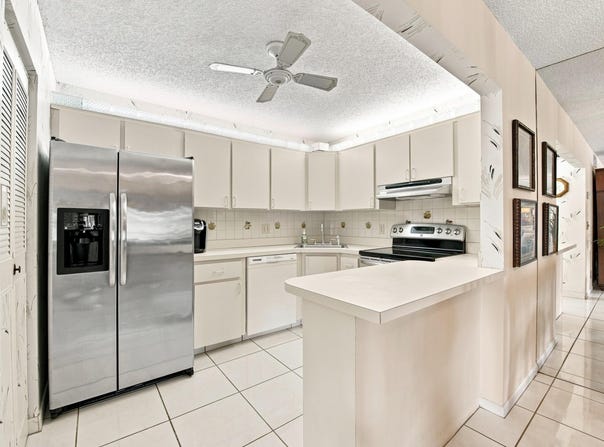 222 Pine Hov Circle, Greenacres, FL 33463