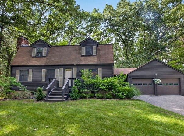 9 Spruce Rd, North Reading, MA 01864