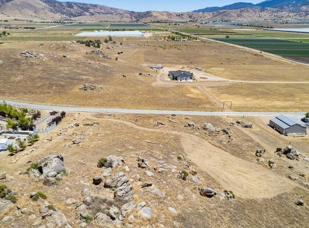 Castle Gate Drive, Tehachapi, CA 93561