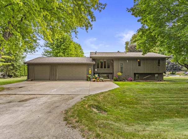 1261 GAVIN Road, NEENAH, WI 54956