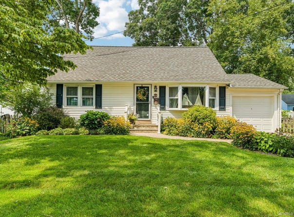 75 Hale Road, North Babylon, NY 11703