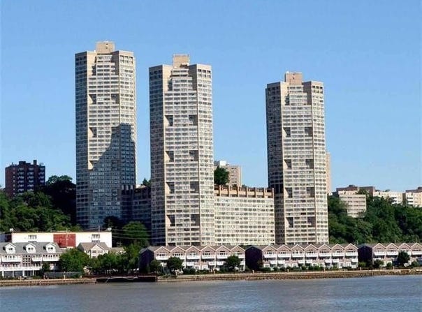 7000 BLVD E, Guttenberg, NJ 07093