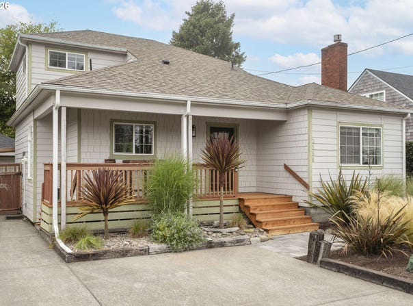 2396 S EDGEWOOD St, Seaside, OR 97138