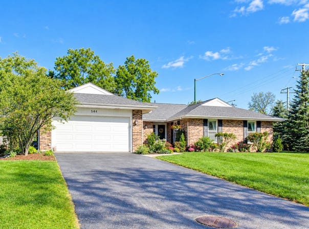 544 Fox Glove Lane, Barrington, IL 60010