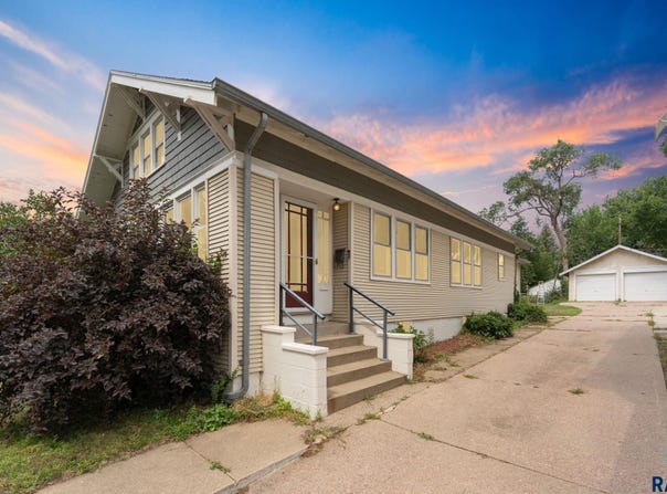 820 W 7Th St, Sioux Falls, SD 57104