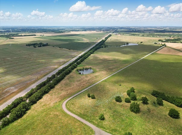 6512 County Road 1050, Celeste, TX 75423