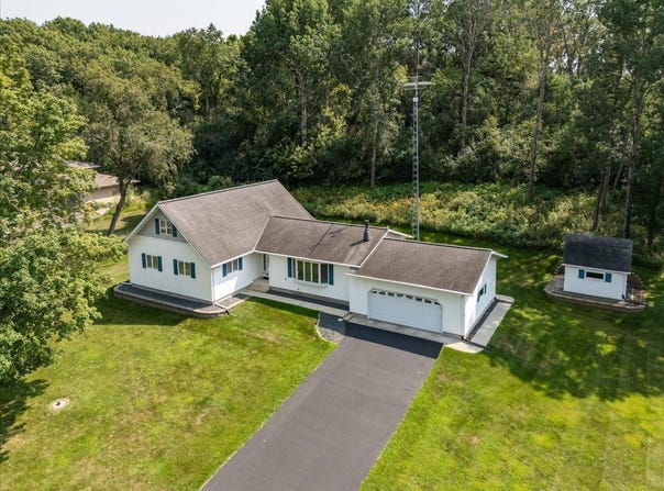 28937 505th St, Elgin, MN 55932