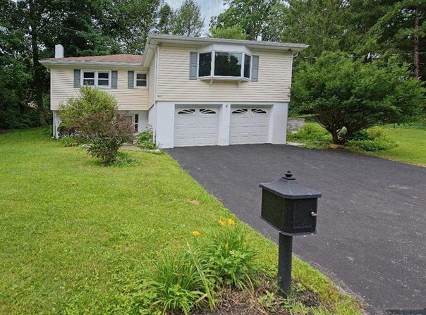 4 Rainbow Trail, Vernon, NJ 07422