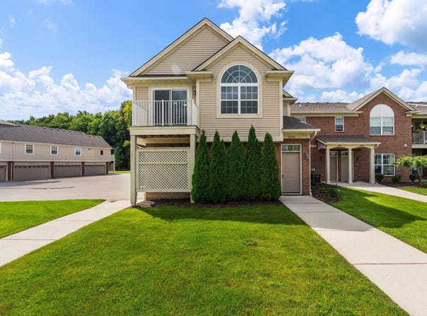 21912 Aberdeen Drive, Macomb Twp, MI 48042