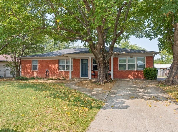 1009 Zelda Drive, Hurst, TX 76053